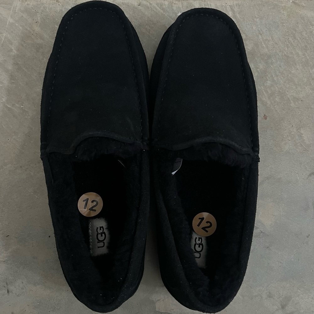 Men UGG slippers size 12 never worn